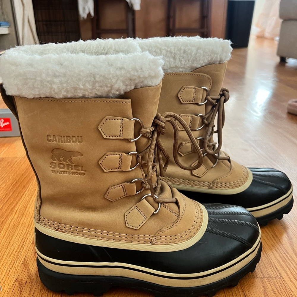 Sorel Caribou Tan and Black Boots with White Lining